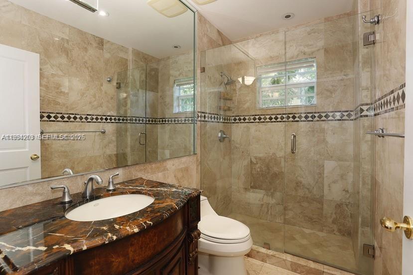 592 Fernwood Rd #B, Key Biscayne FL 33149