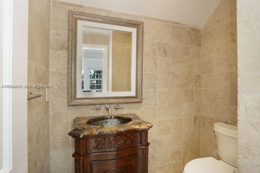 592 Fernwood Rd #B, Key Biscayne FL 33149