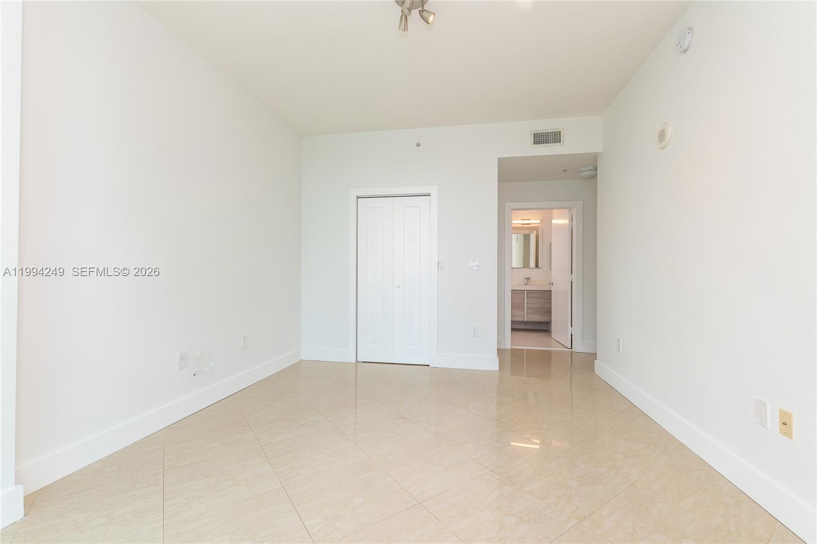 31 SE 5th St #3914, Miami FL 33131