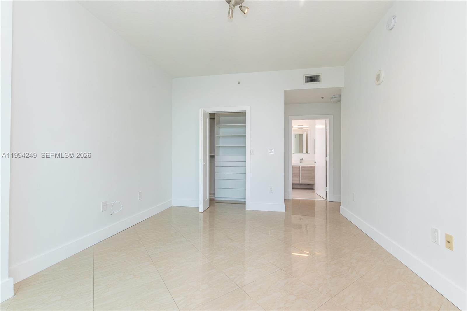 31 SE 5th St #3914, Miami FL 33131