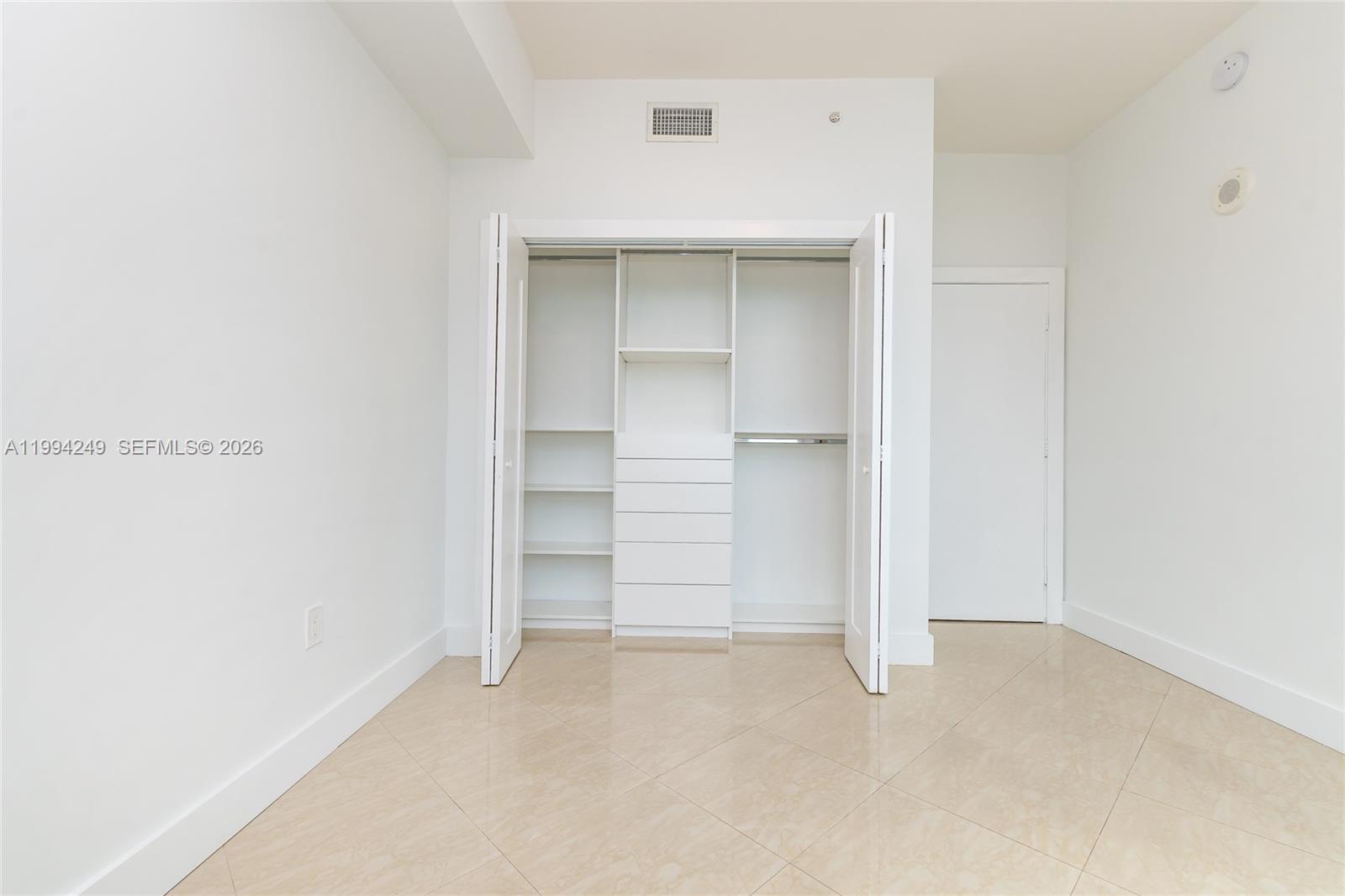 31 SE 5th St #3914, Miami FL 33131