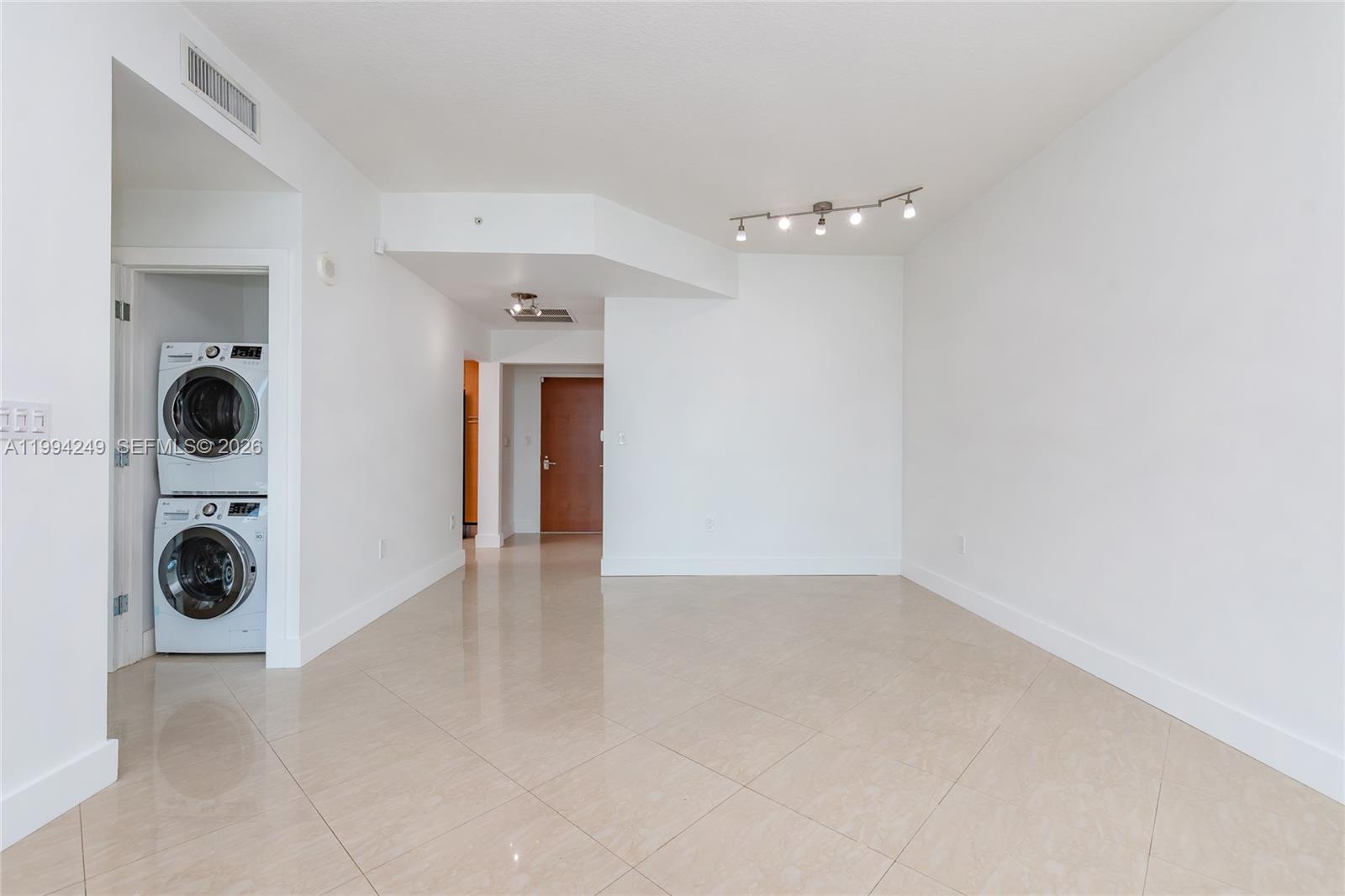31 SE 5th St #3914, Miami FL 33131