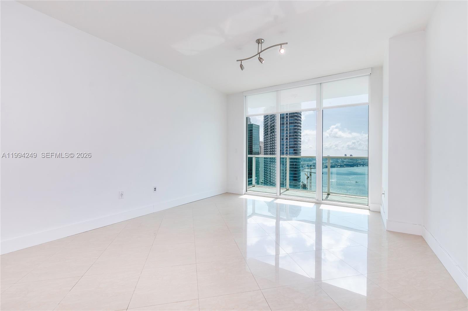 31 SE 5th St #3914, Miami FL 33131