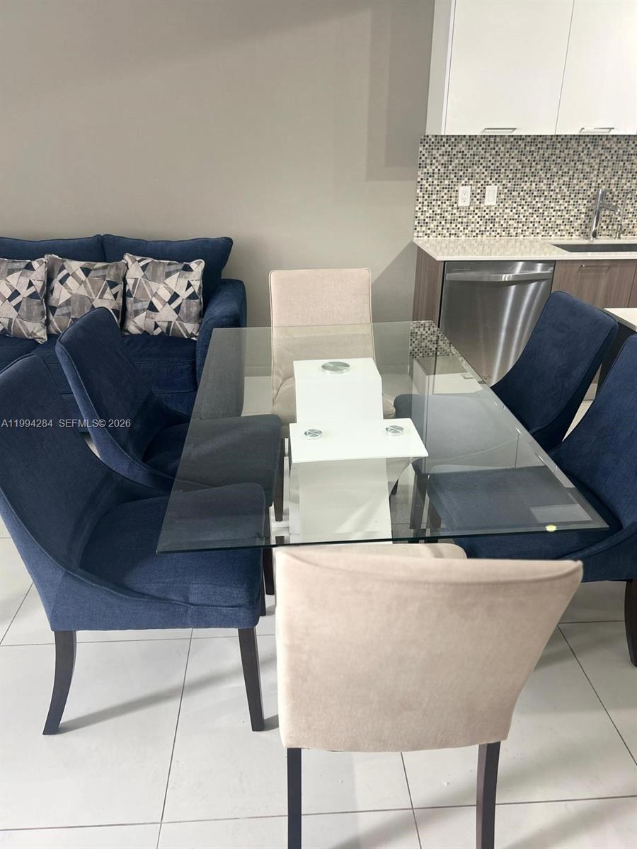5300 NW 85 #1106, Doral FL 33166