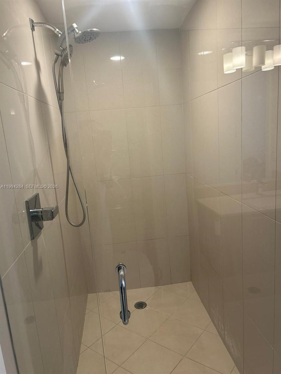 5300 NW 85 #1106, Doral FL 33166