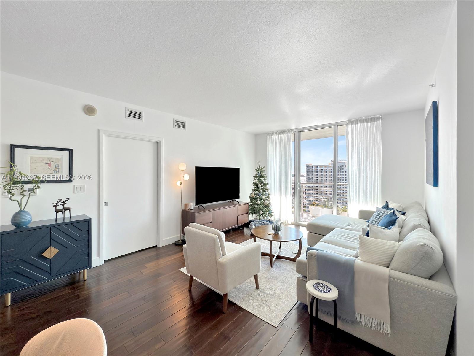 335 S Biscayne Blvd #2905, Miami FL 33131