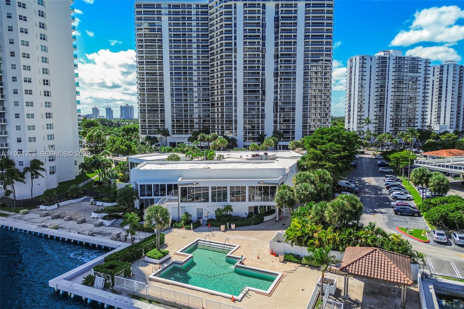 20281 E Country Club Dr #1412, Aventura FL 33180