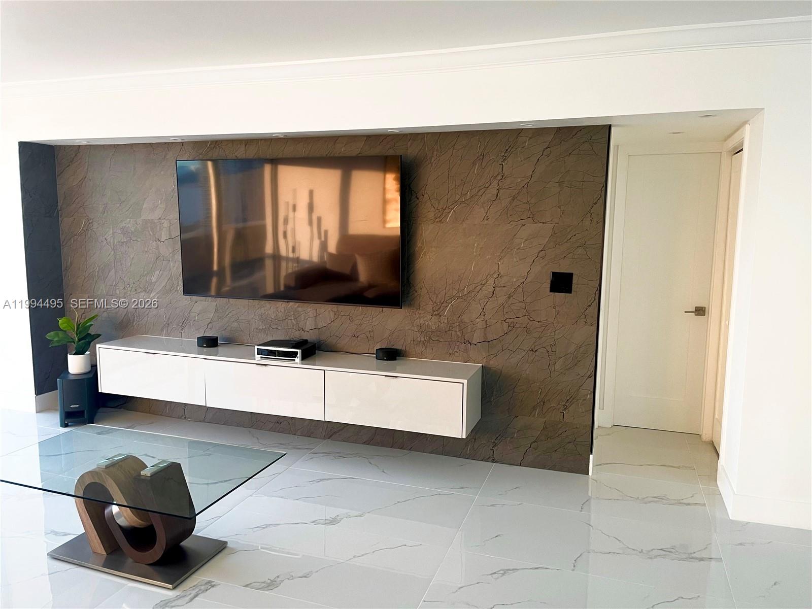 3701 N Country Club Dr #1505, Aventura FL 33180