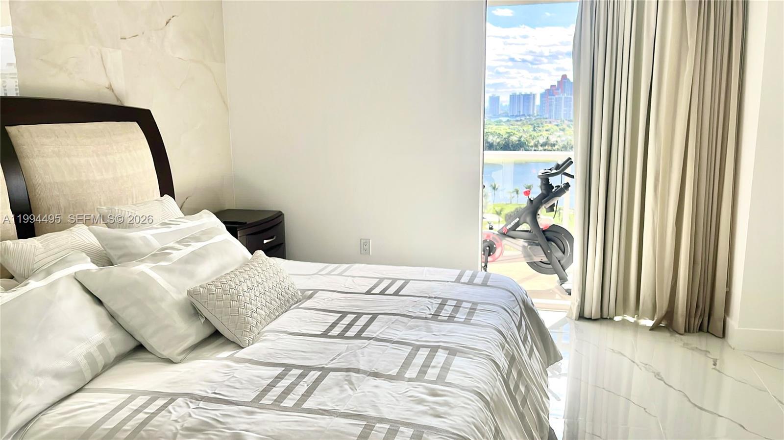 3701 N Country Club Dr #1505, Aventura FL 33180