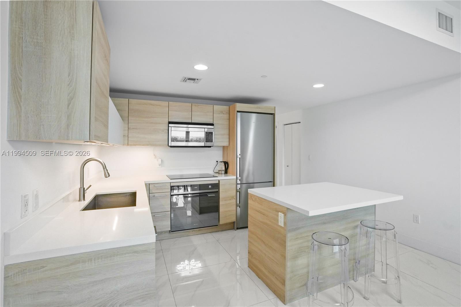 16385 NE Biscayne Blvd #1402, North Miami Beach FL 33160