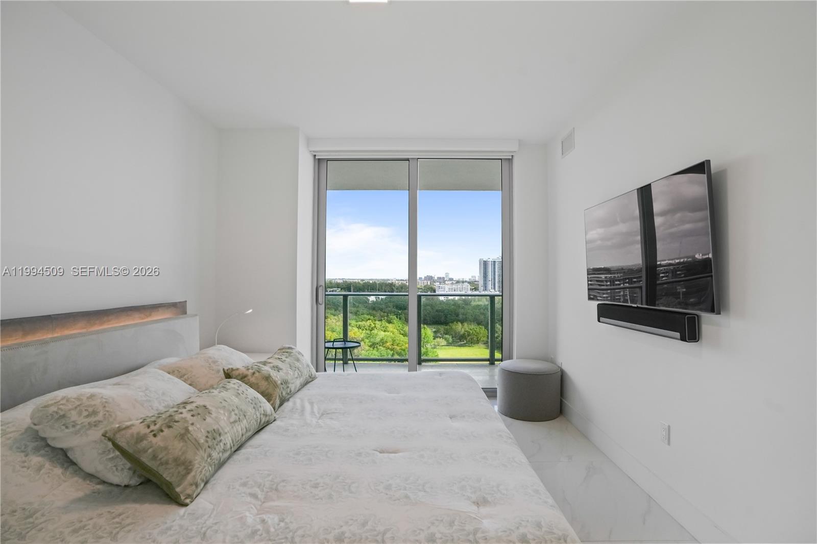 16385 NE Biscayne Blvd #1402, North Miami Beach FL 33160