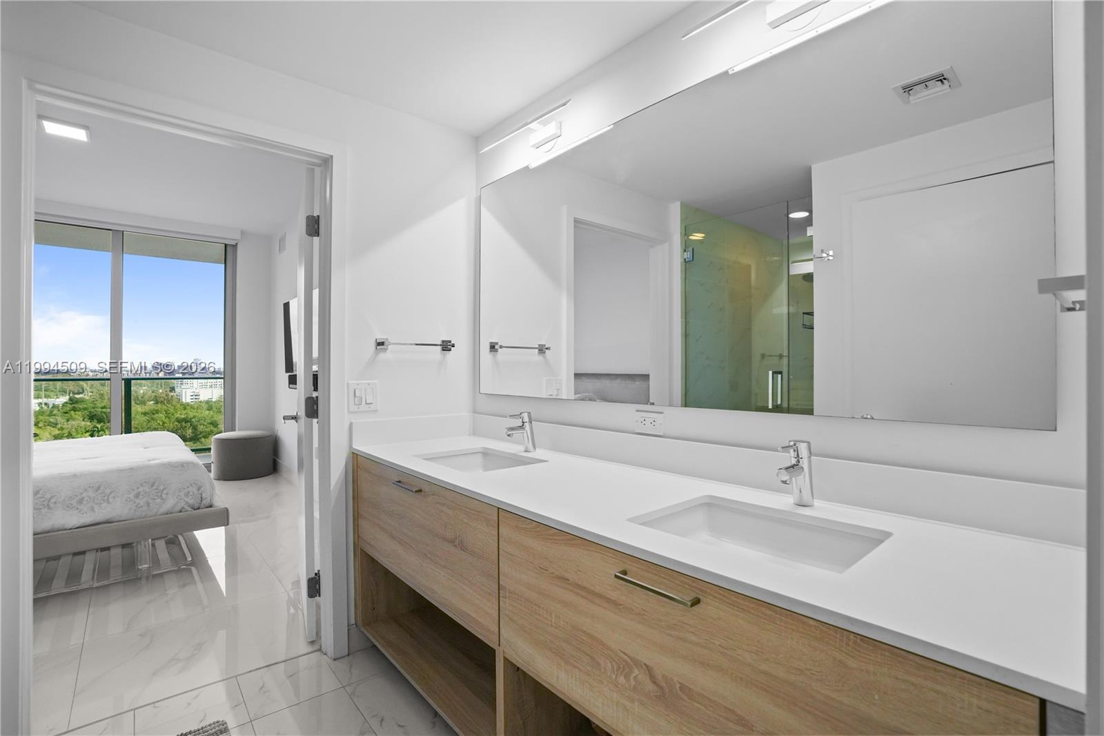 16385 NE Biscayne Blvd #1402, North Miami Beach FL 33160