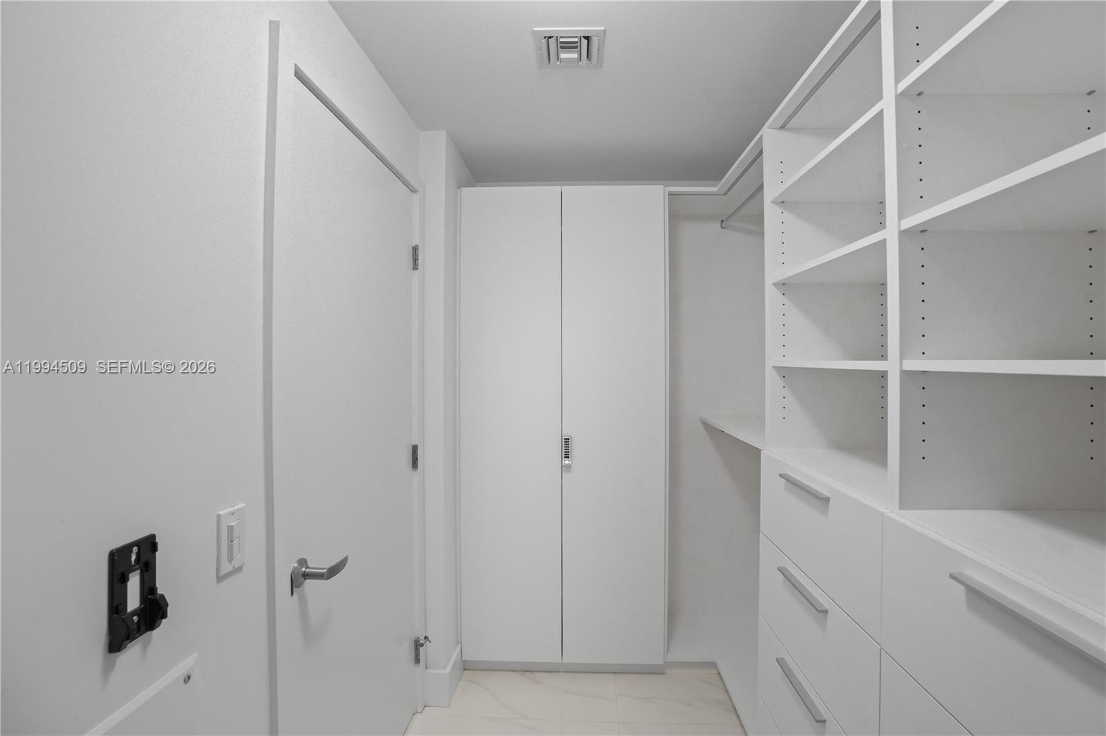 16385 NE Biscayne Blvd #1402, North Miami Beach FL 33160