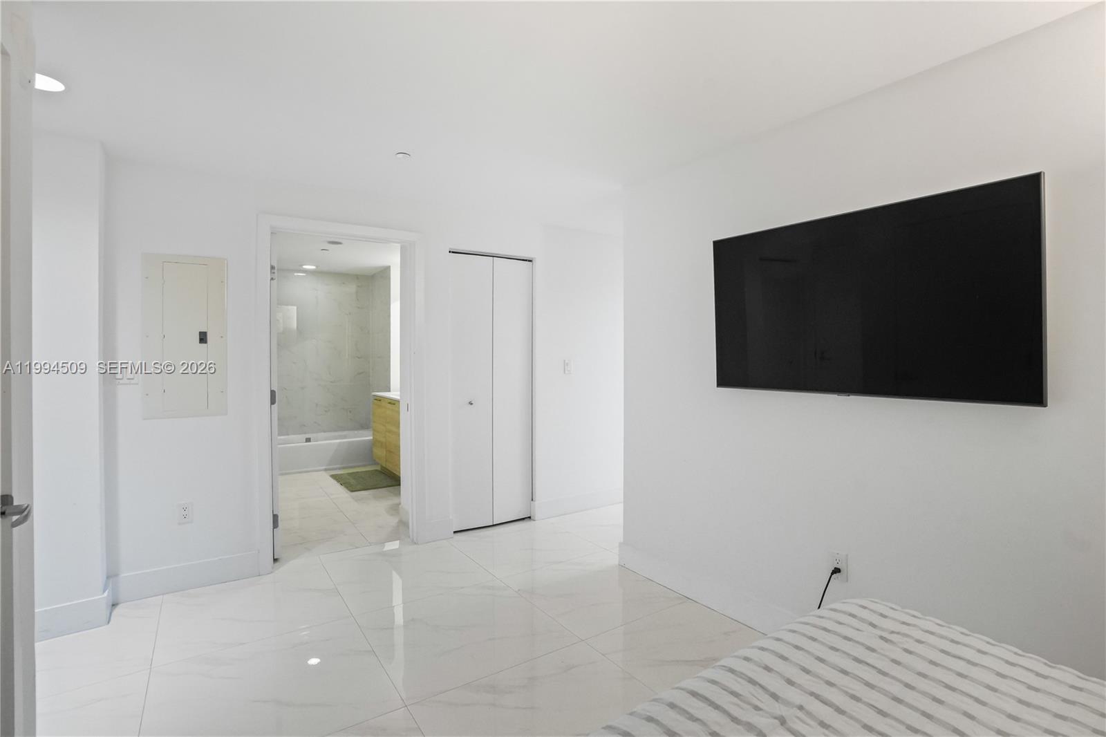16385 NE Biscayne Blvd #1402, North Miami Beach FL 33160