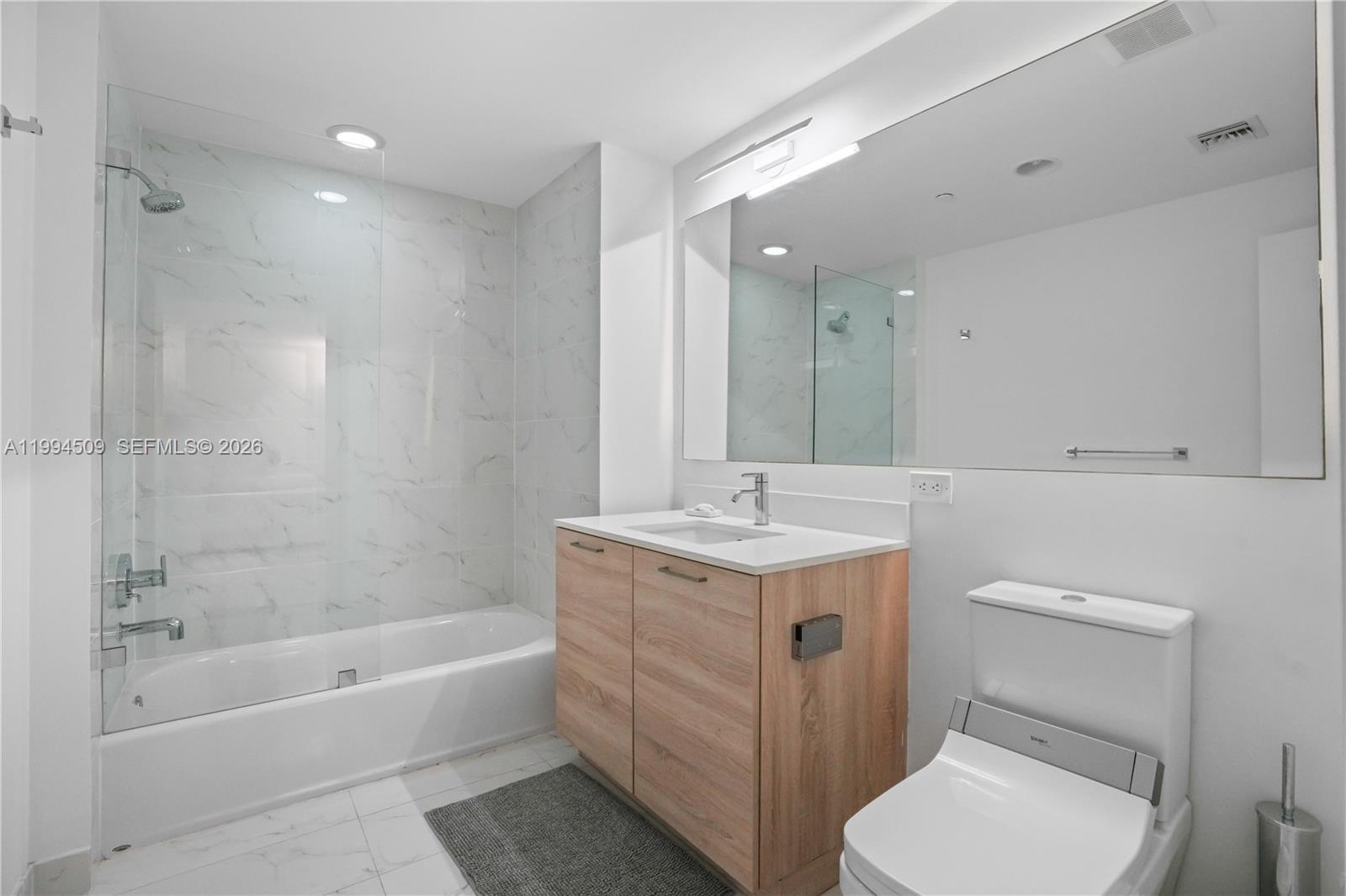 16385 NE Biscayne Blvd #1402, North Miami Beach FL 33160