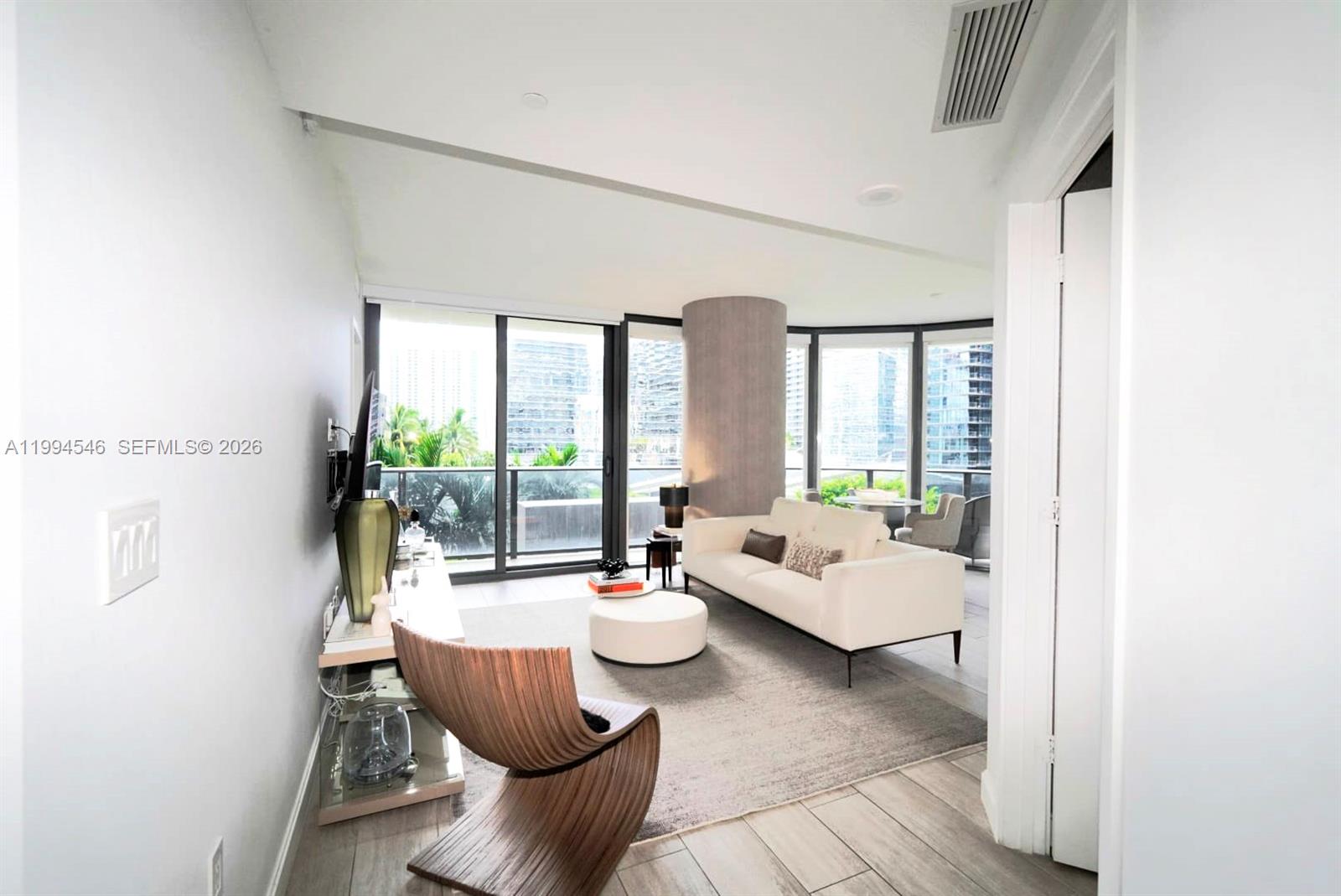 55 SW 9th St #1001, Miami FL 33130