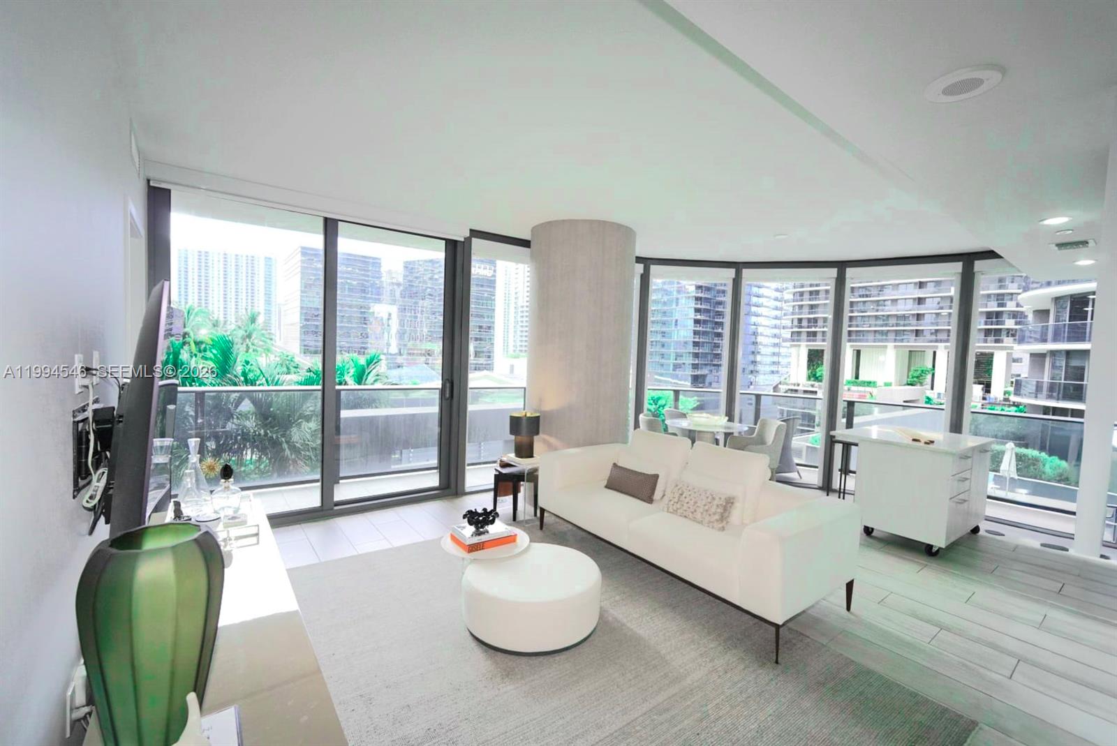 55 SW 9th St #1001, Miami FL 33130