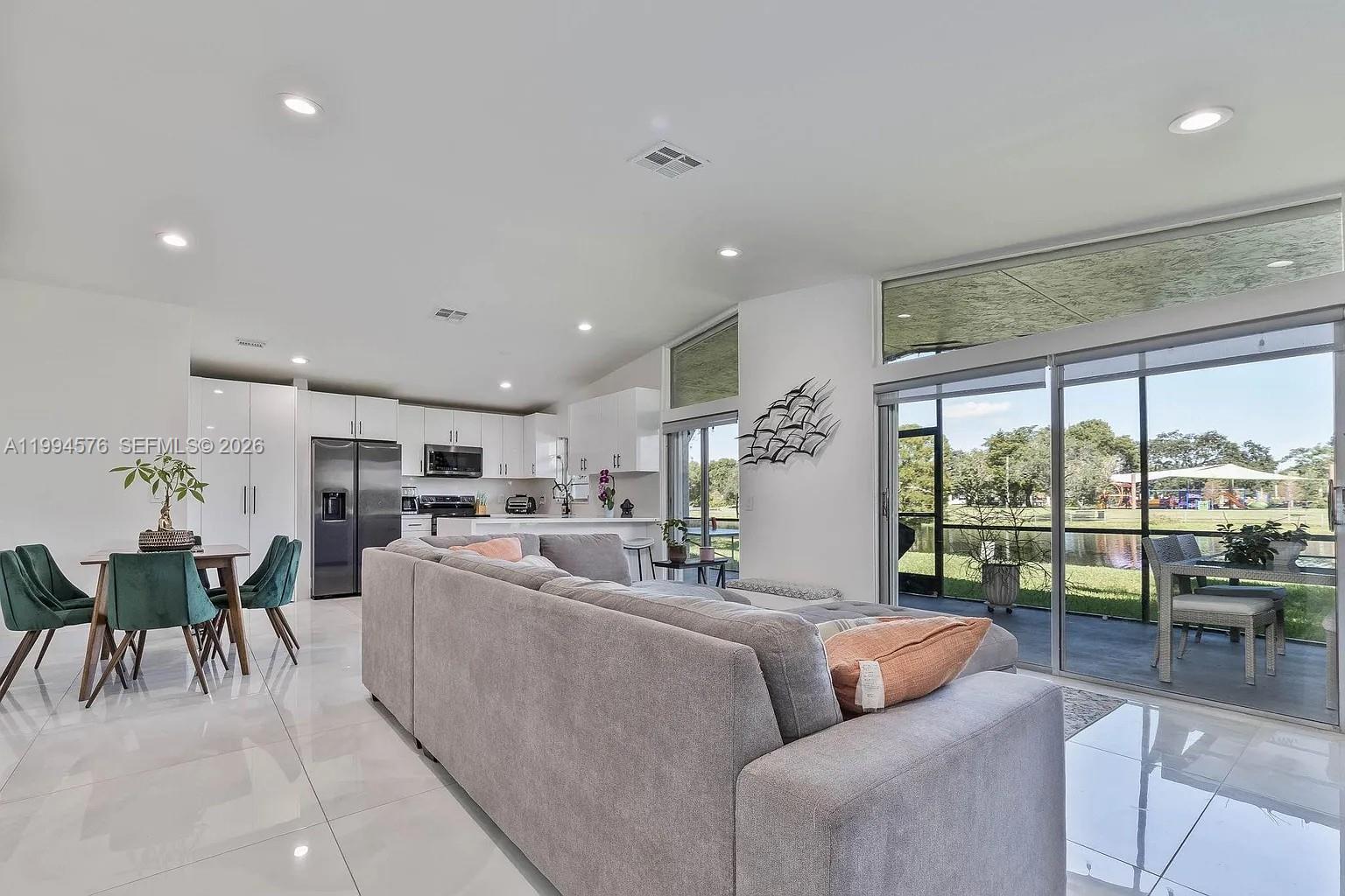 518 Woodgate Cir #E, Sunrise FL 33326