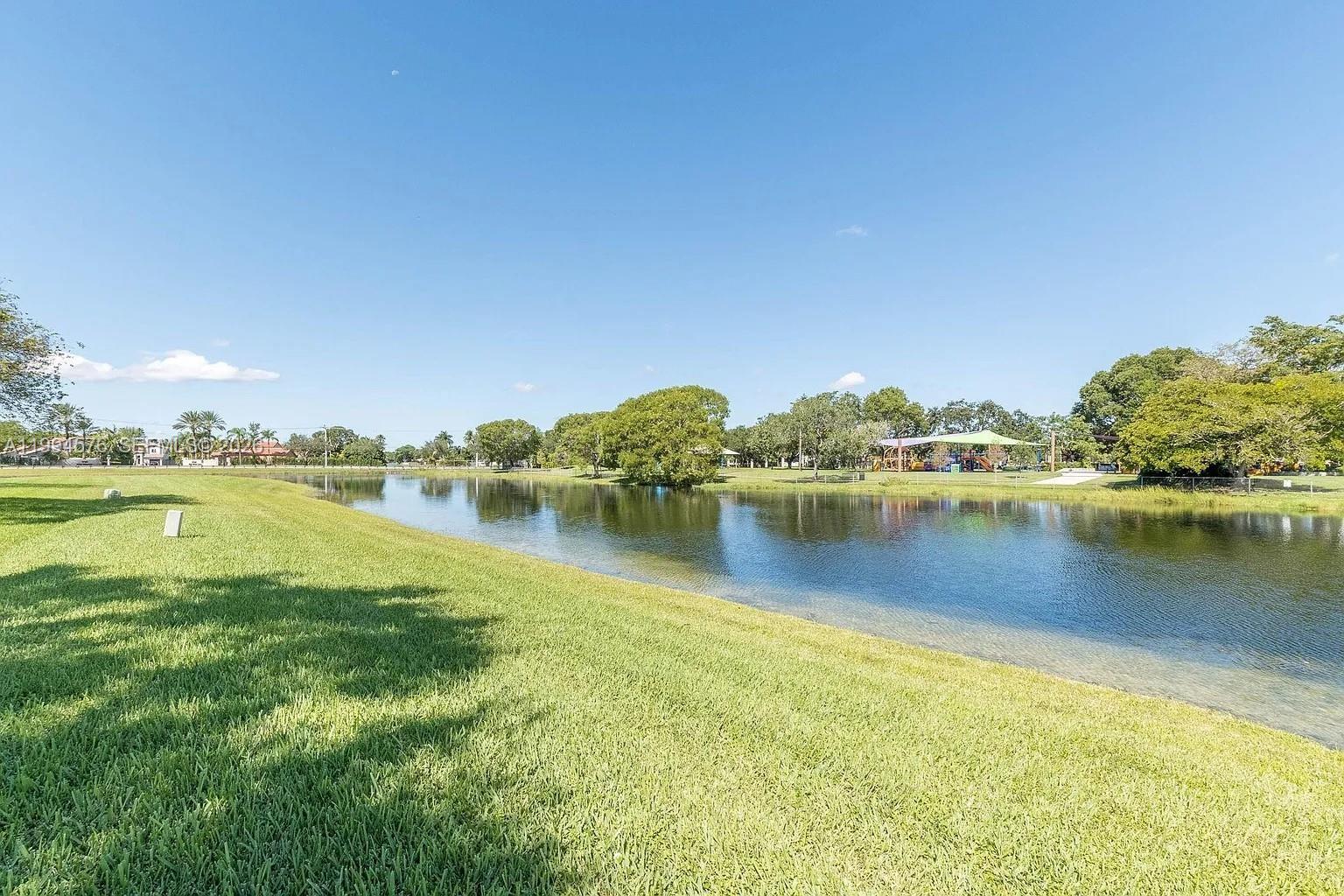 518 Woodgate Cir #E, Sunrise FL 33326