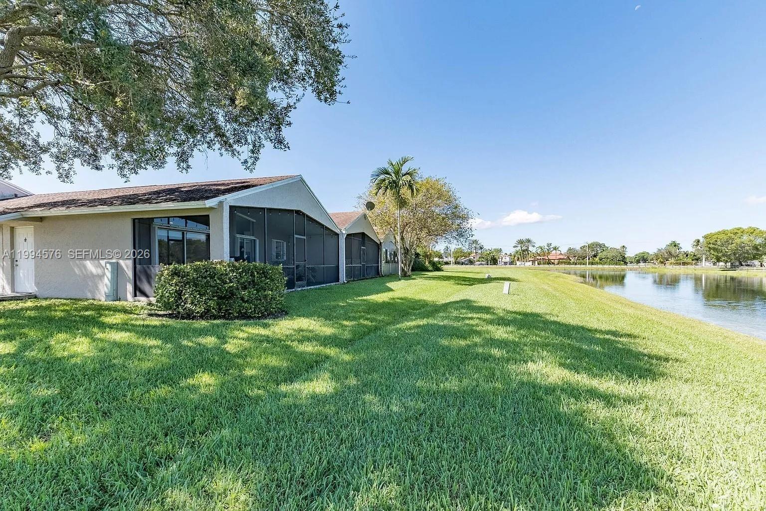 518 Woodgate Cir #E, Sunrise FL 33326