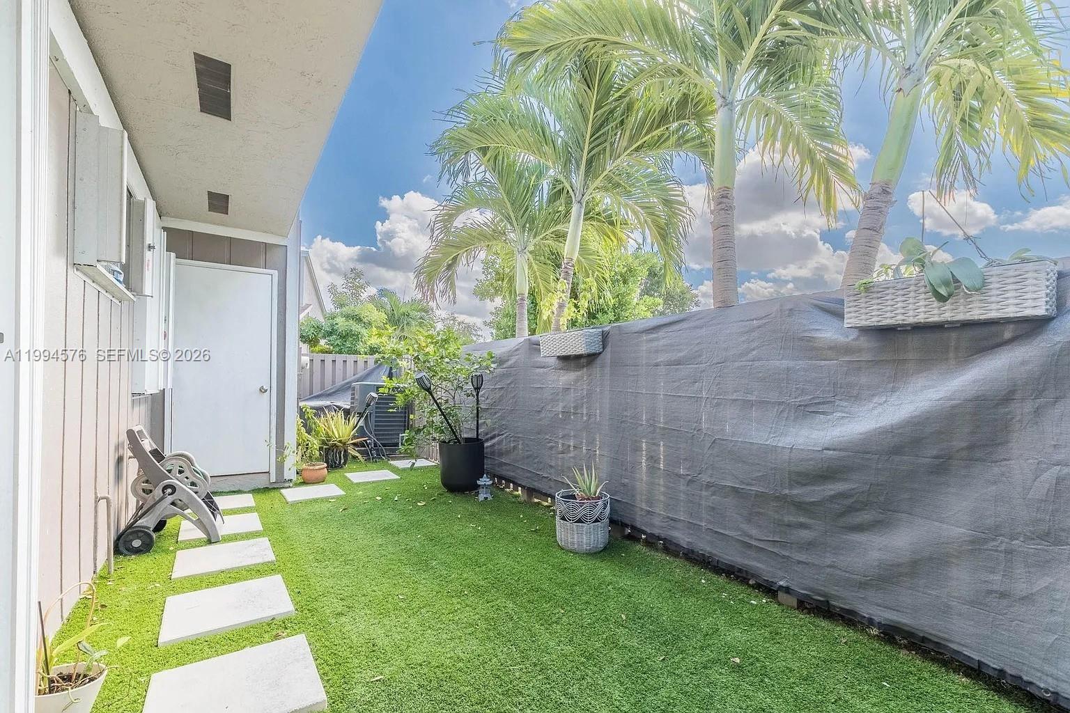 518 Woodgate Cir #E, Sunrise FL 33326