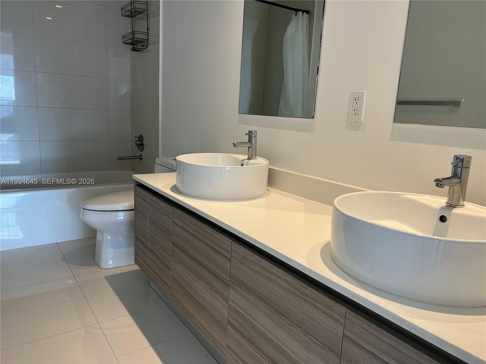 121 NE 34th St #1207, Miami FL 33137