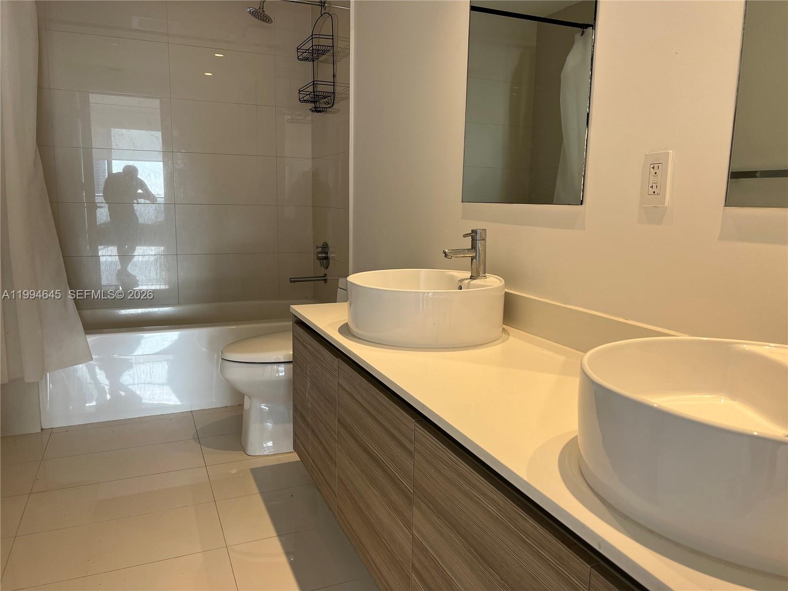 121 NE 34th St #1207, Miami FL 33137