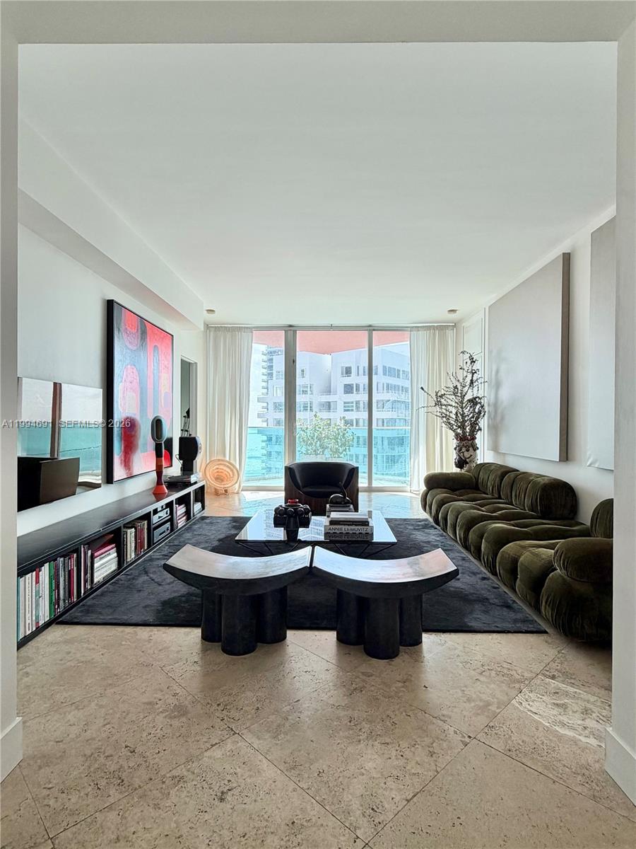 300 S Pointe Dr #2106, Miami Beach FL 33139