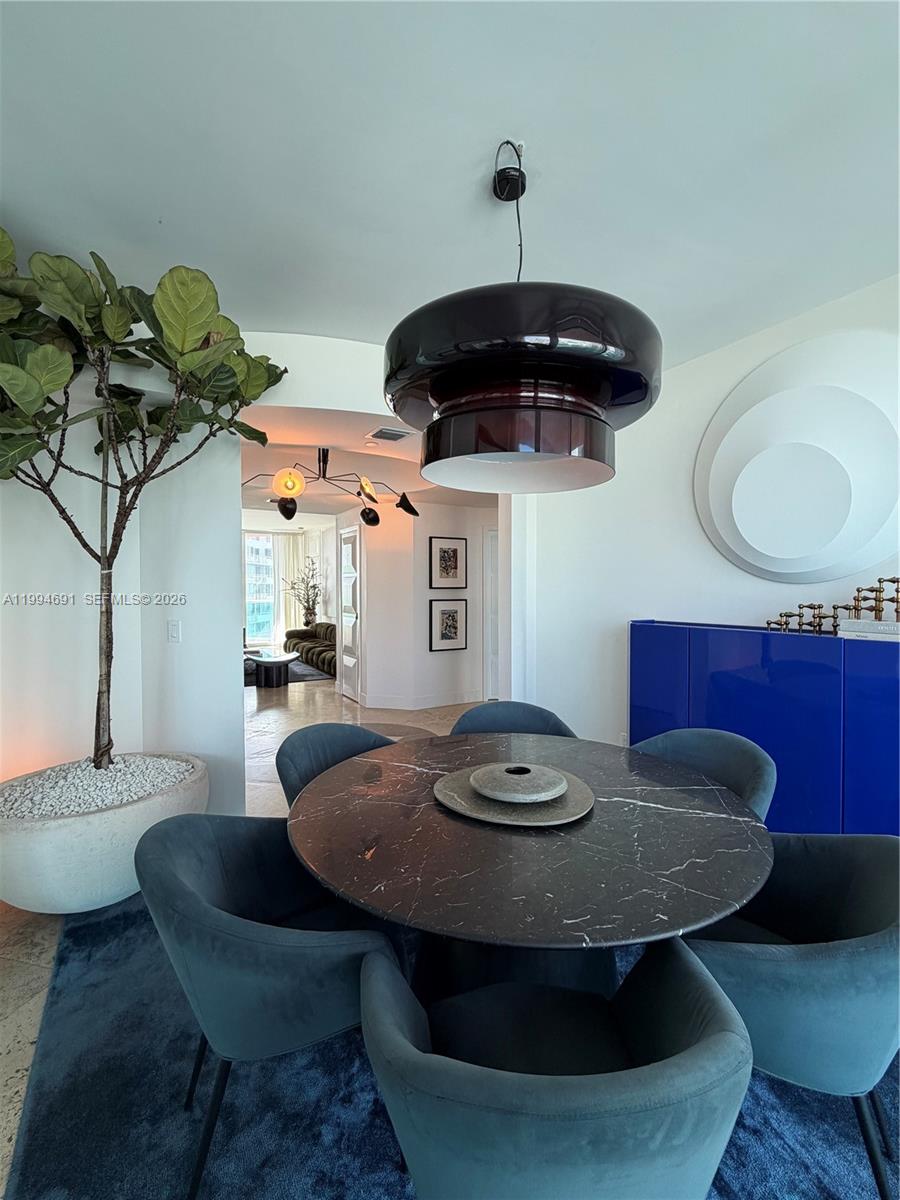 300 S Pointe Dr #2106, Miami Beach FL 33139