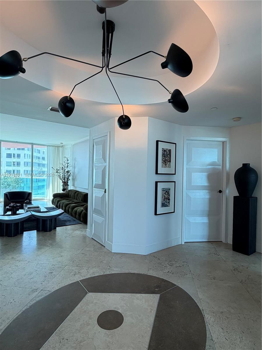 300 S Pointe Dr #2106, Miami Beach FL 33139