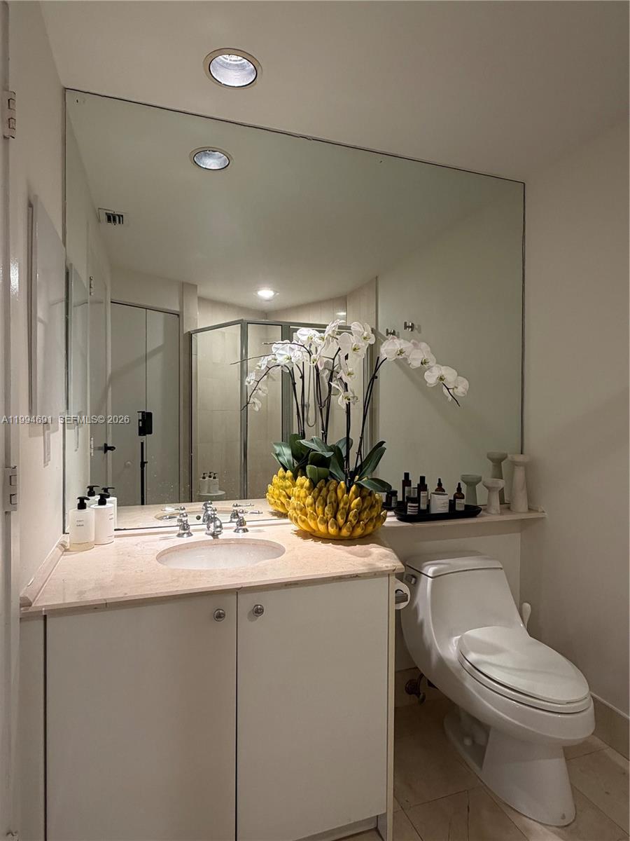300 S Pointe Dr #2106, Miami Beach FL 33139