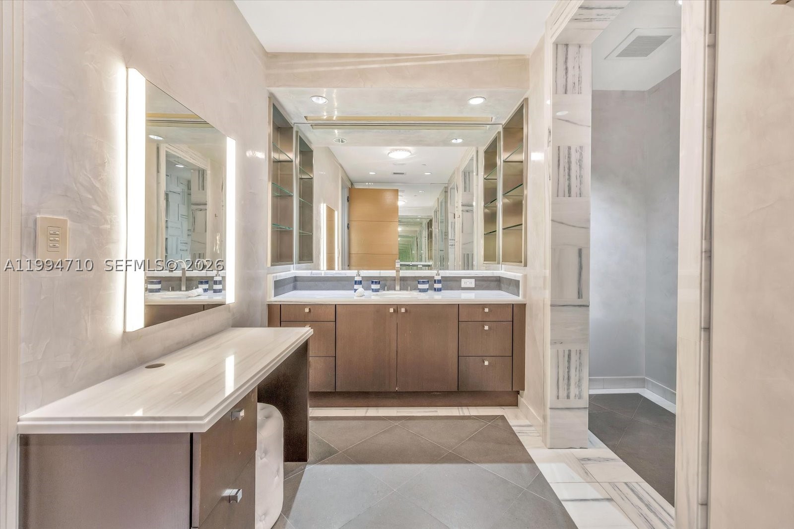 60 Edgewater Dr #TS-A, Coral Gables FL 33133