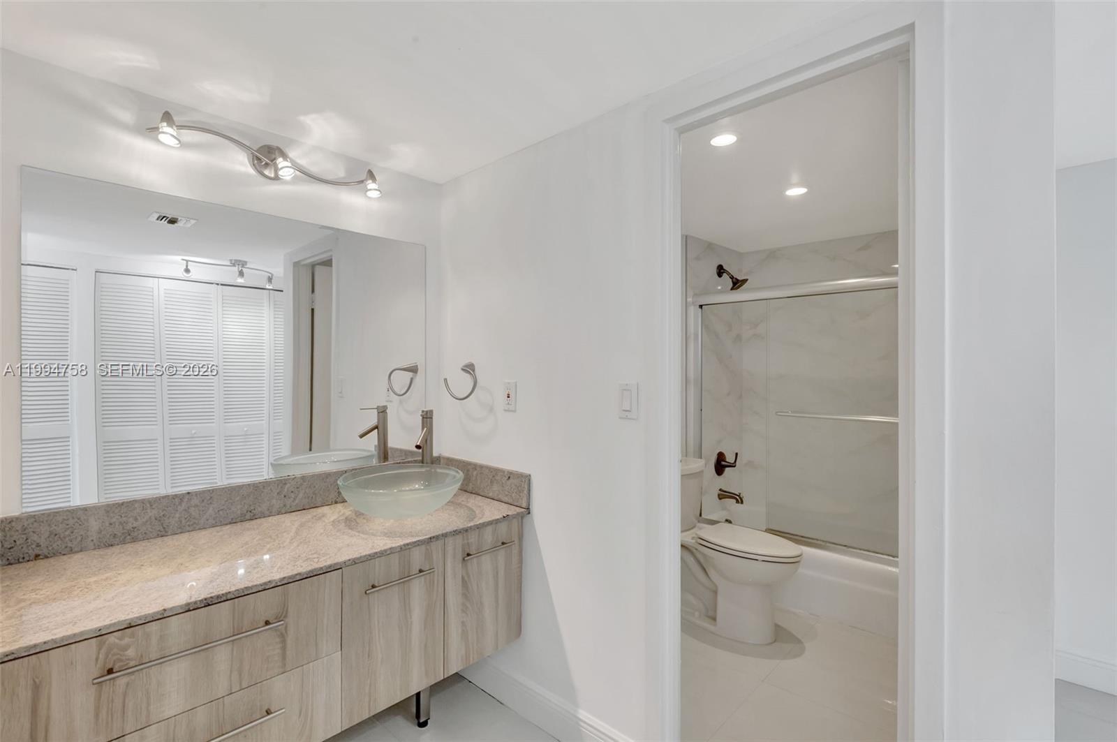 2333 Brickell Ave #305, Miami FL 33129
