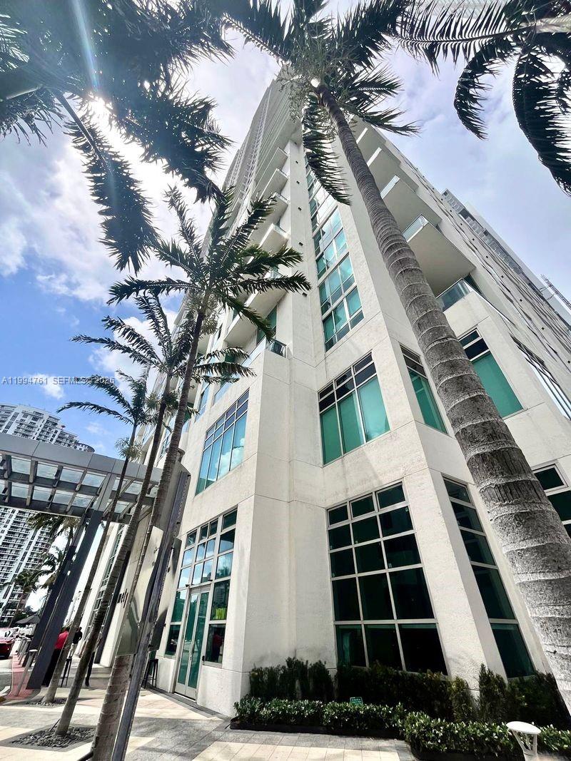 300 S Biscayne Blvd #T-2012, Miami FL 33131