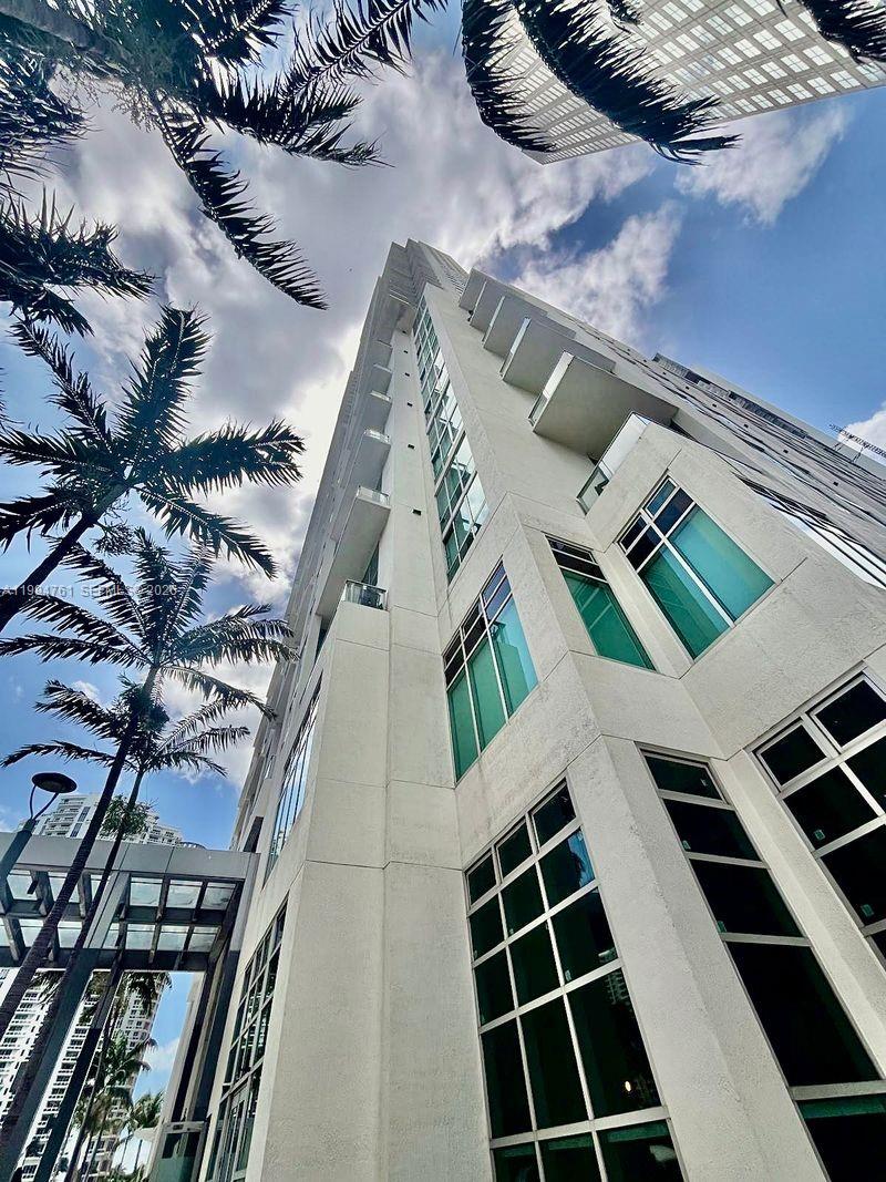 300 S Biscayne Blvd #T-2012, Miami FL 33131