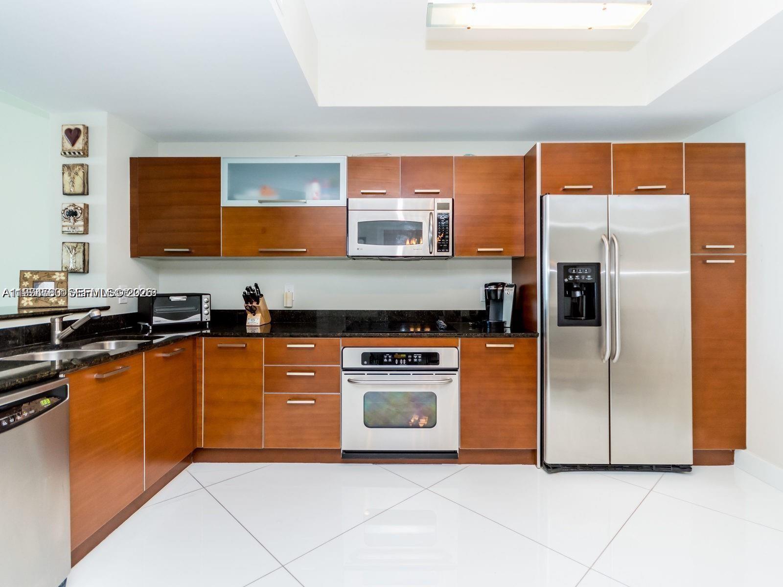 3330 NE 190th St #1412, Aventura FL 33180