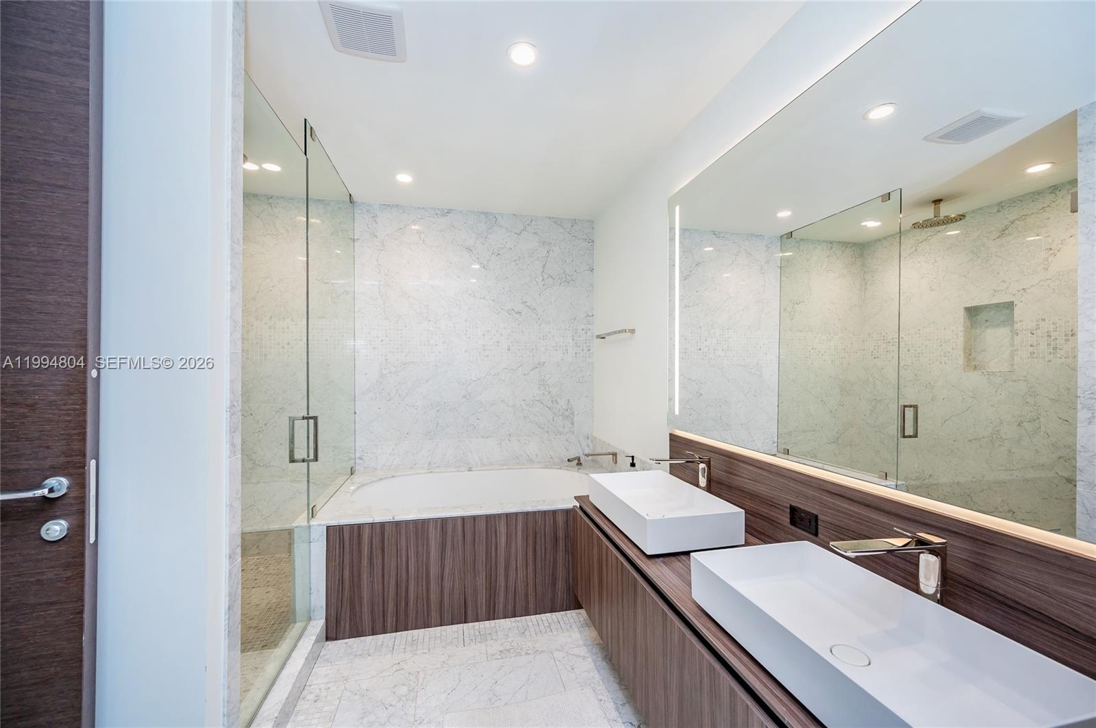 1000 Brickell Plz #PH5004, Miami FL 33131