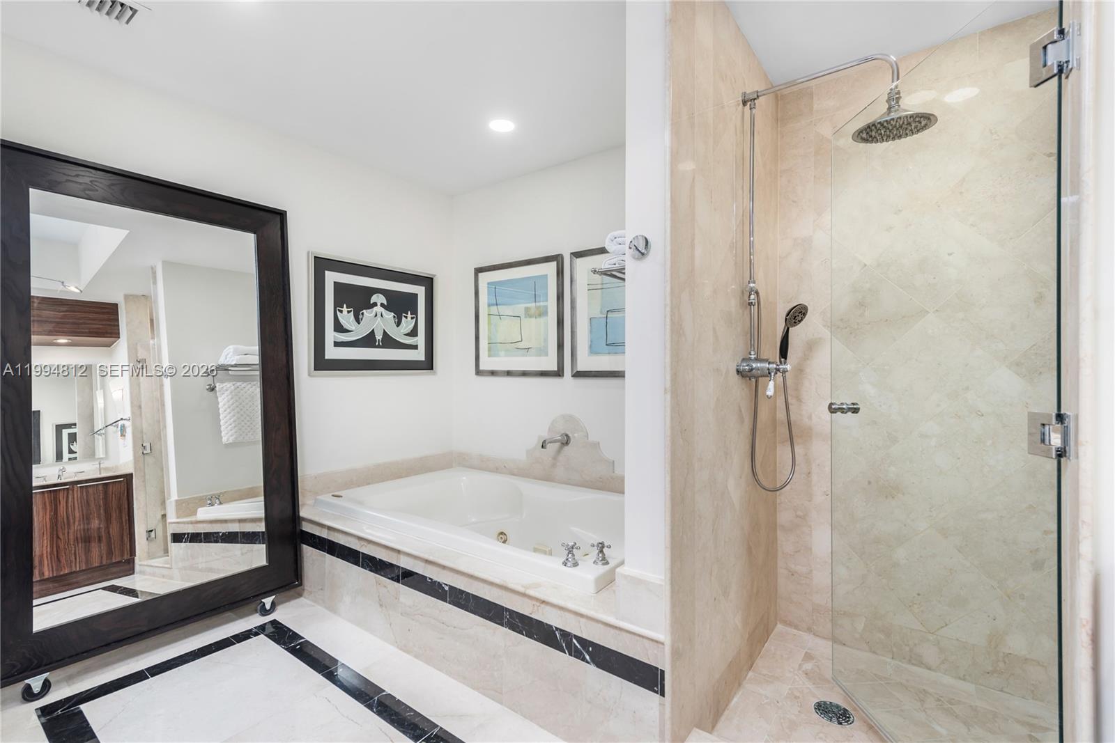 100 S Pointe Dr #610, Miami Beach FL 33139