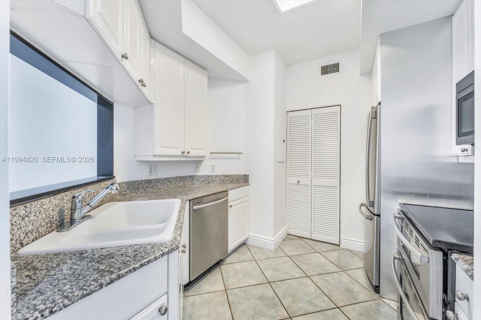 888 Brickell Key Dr #2201, Miami FL 33131