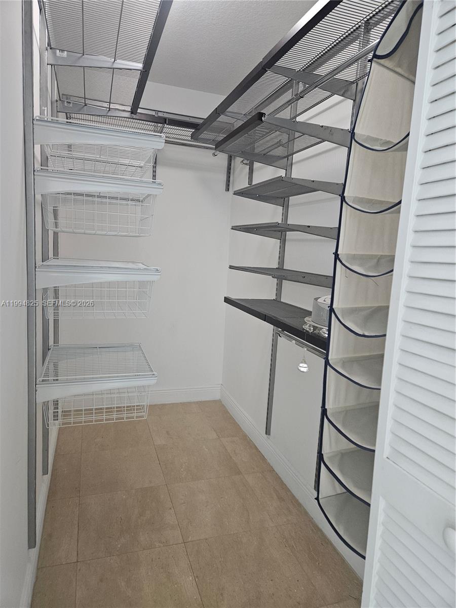 41 SE 5th St #1517, Miami FL 33131