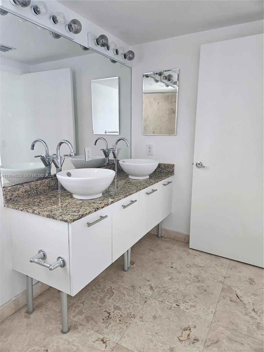 41 SE 5th St #1517, Miami FL 33131