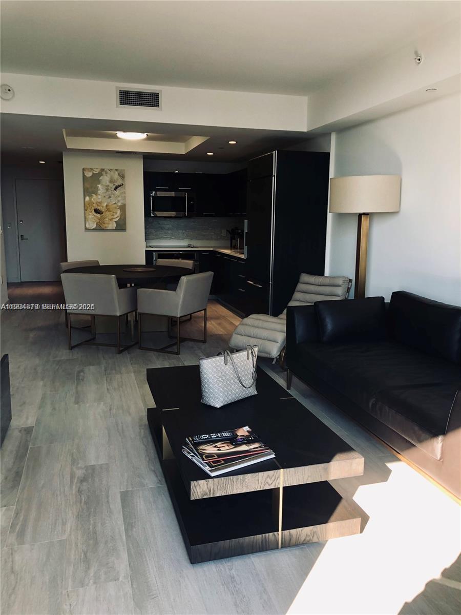 45 SW 9th St #2004, Miami FL 33130