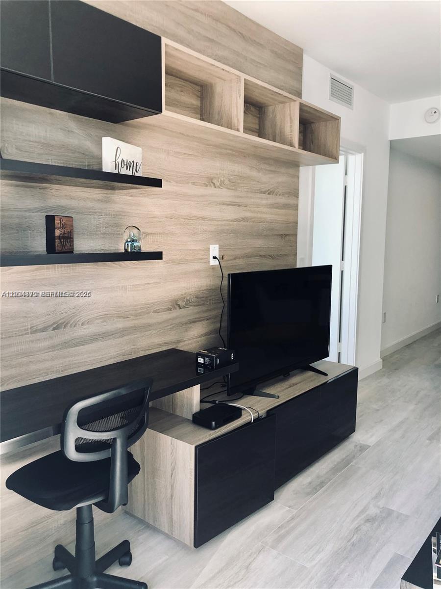 45 SW 9th St #2004, Miami FL 33130