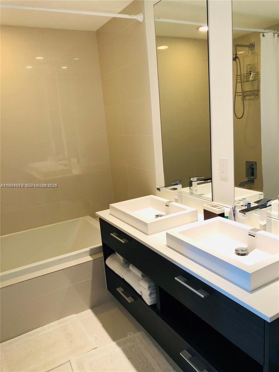 45 SW 9th St #2004, Miami FL 33130