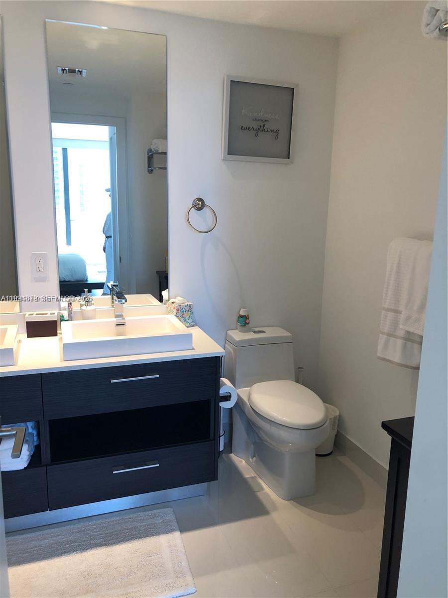 45 SW 9th St #2004, Miami FL 33130