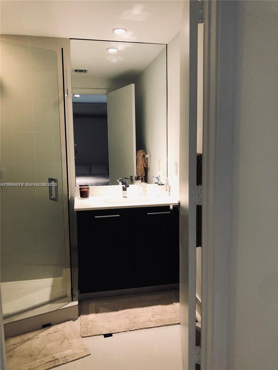 45 SW 9th St #2004, Miami FL 33130