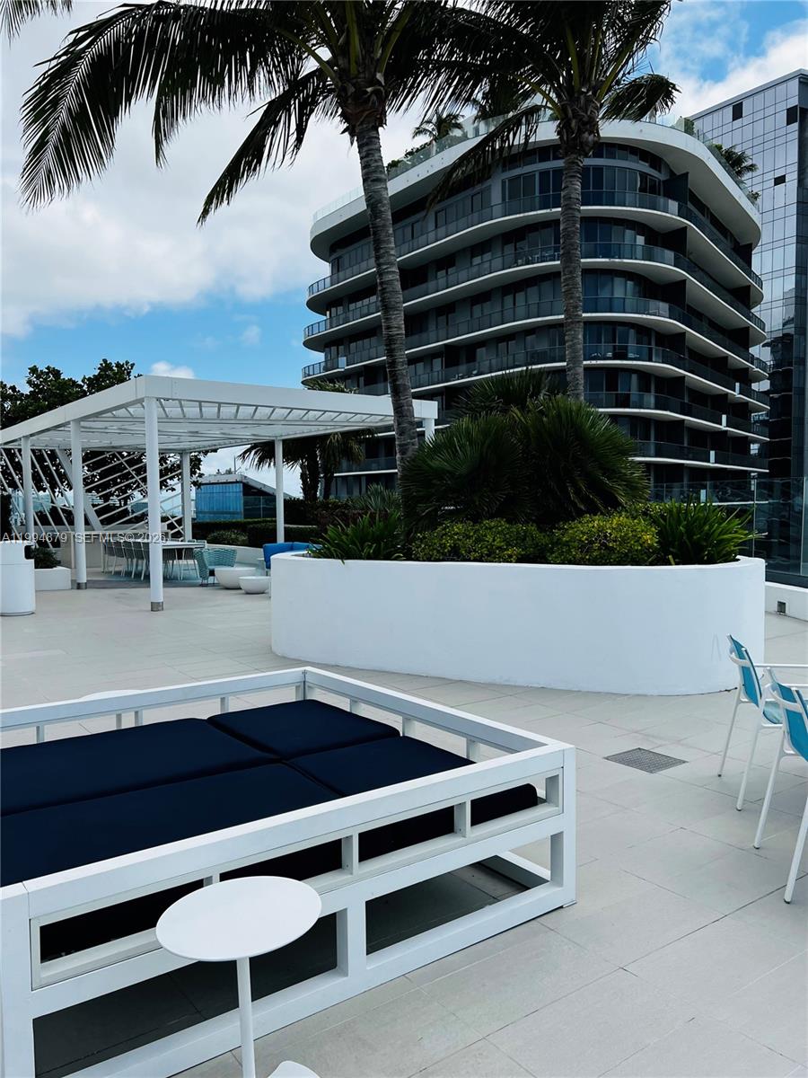 45 SW 9th St #2004, Miami FL 33130