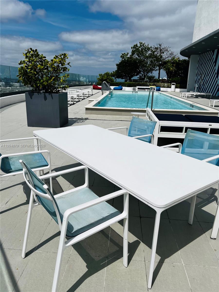 45 SW 9th St #2004, Miami FL 33130