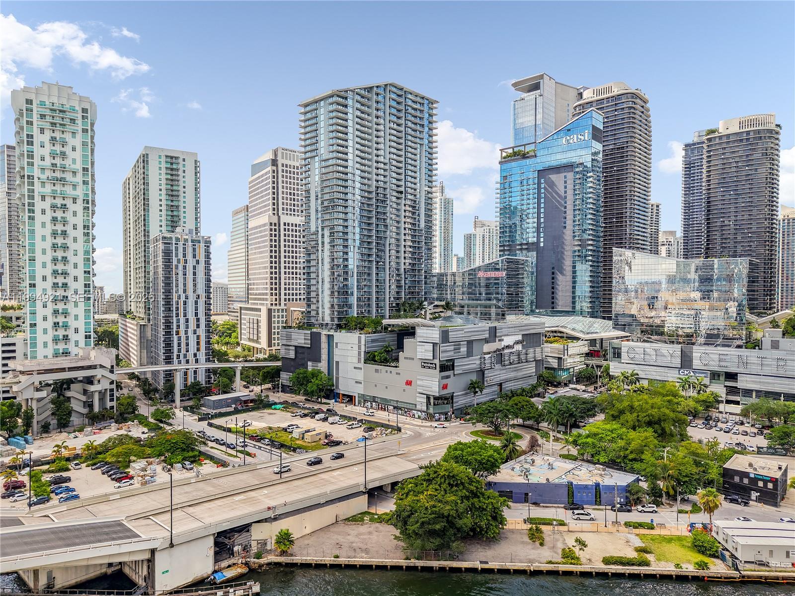 90 SW 3rd St #3003, Miami FL 33130