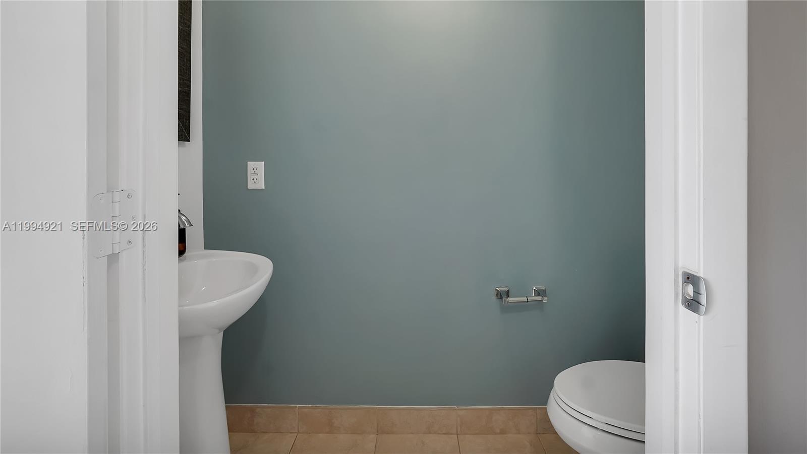 90 SW 3rd St #3003, Miami FL 33130